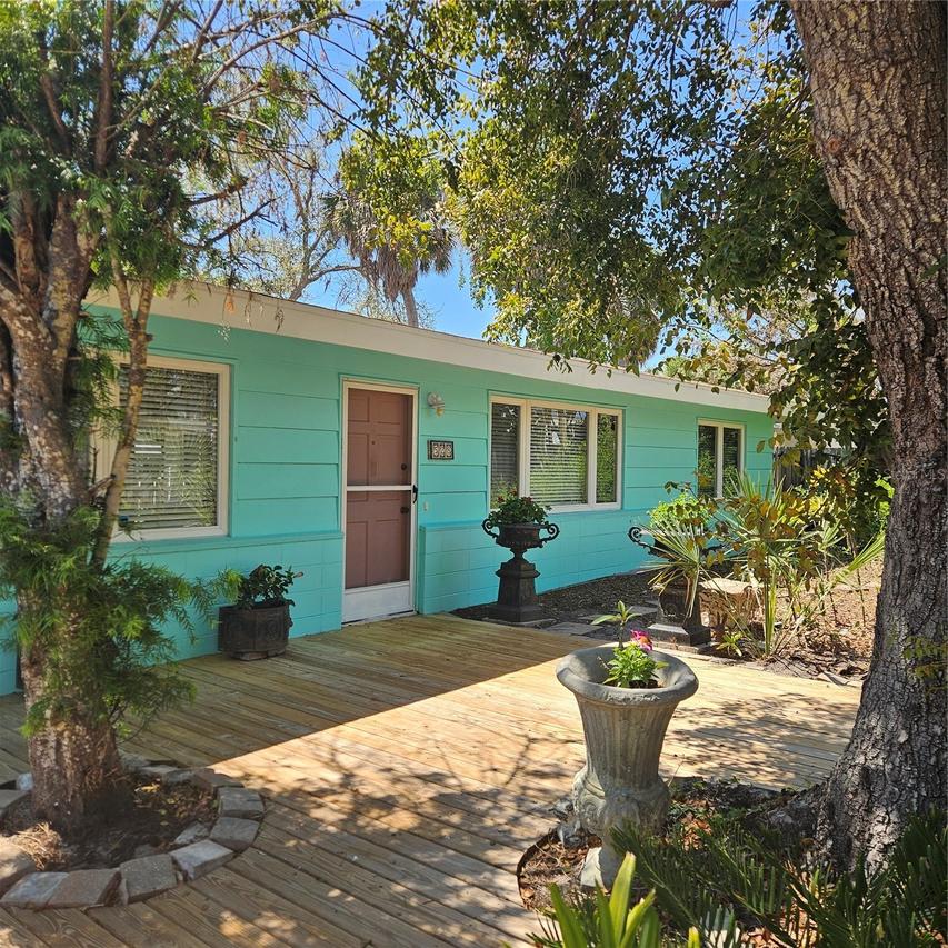 528 Ralph St., Siesta Key, FL 34242