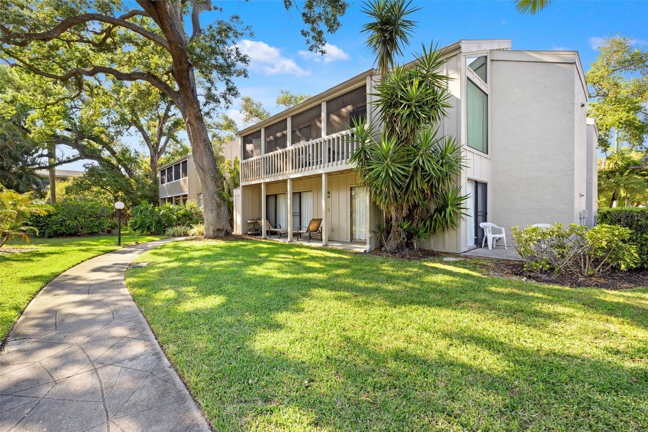 2200 Bahia Vista St. #B8, Sarasota, FL 34239