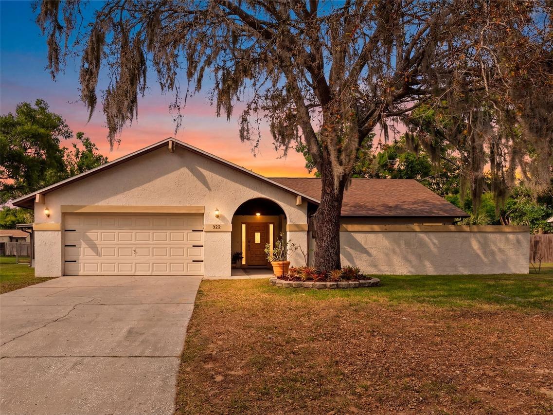 322 Hollowtree Dr., Seffner, FL 33584