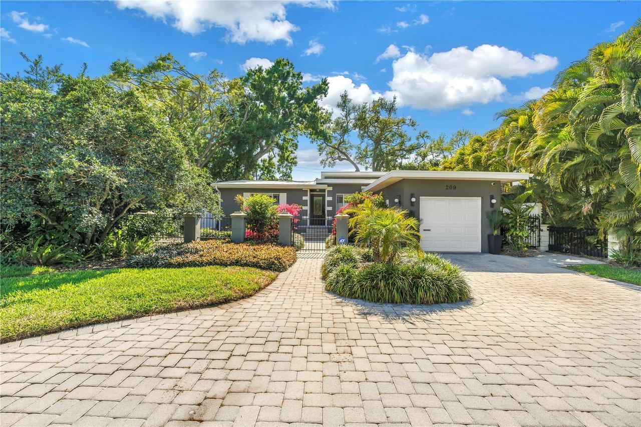 209 Bandera Way, St Petersburg, FL 33704