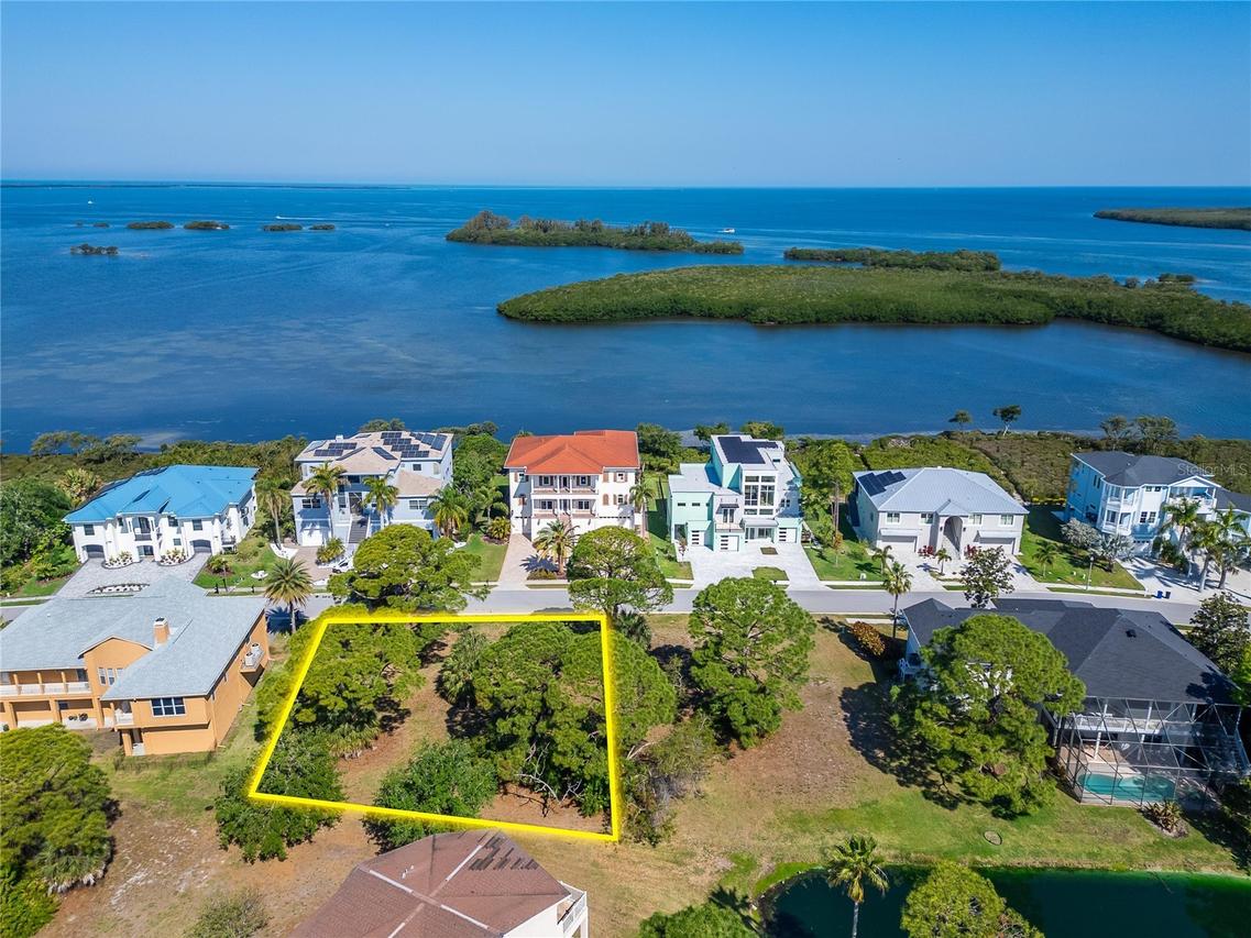 124 Harbour Watch Cir., Tarpon Springs, FL 34689