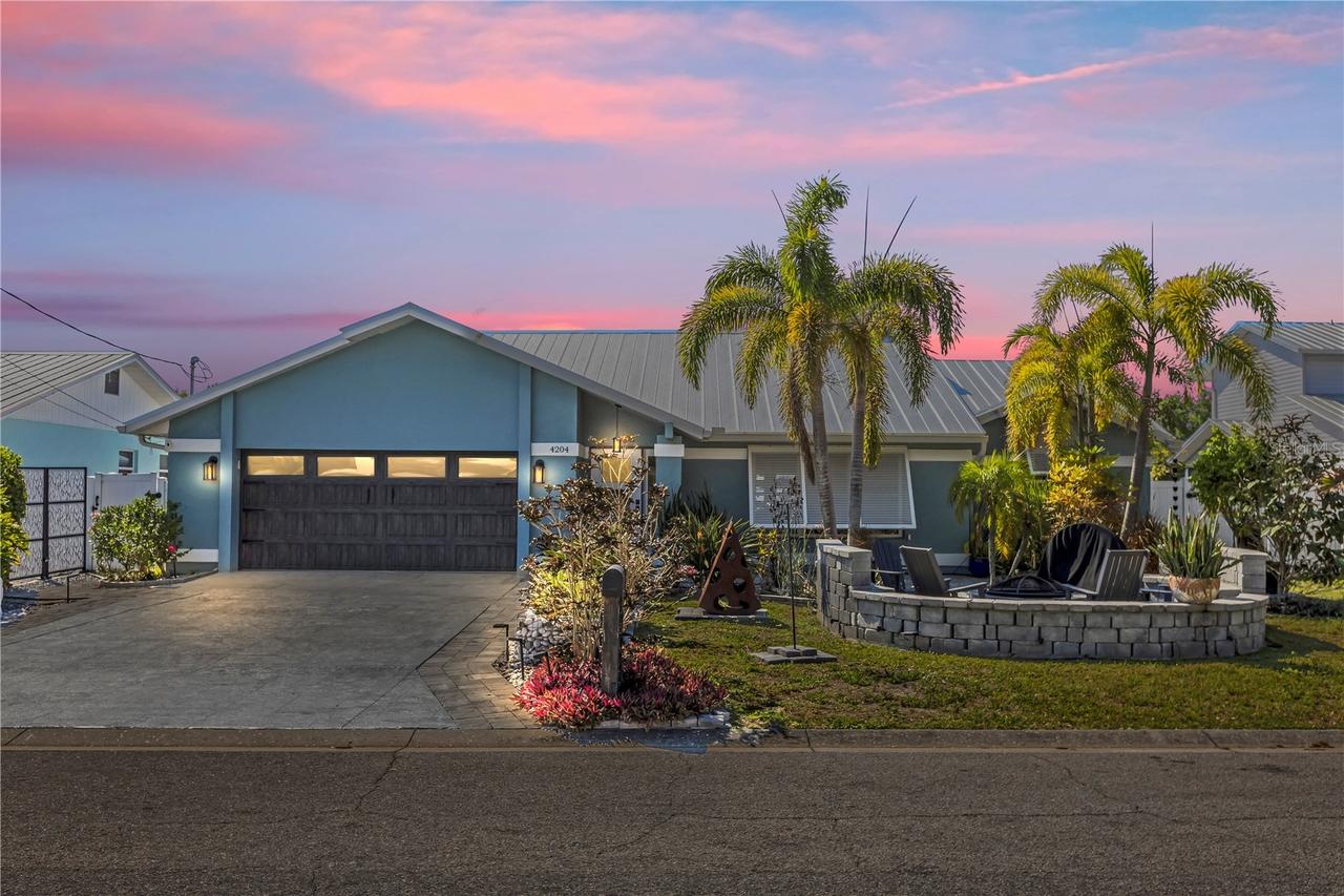 4204 2nd Ave., Bradenton, FL 34208