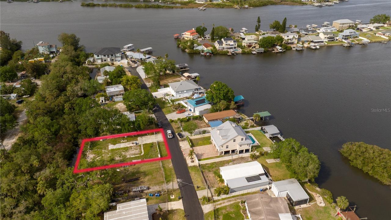 9923 Alavista Dr., Gibsonton, FL 33534