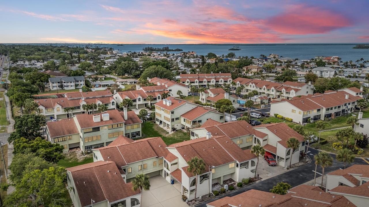 637 Drake Ln., Dunedin, FL 34698