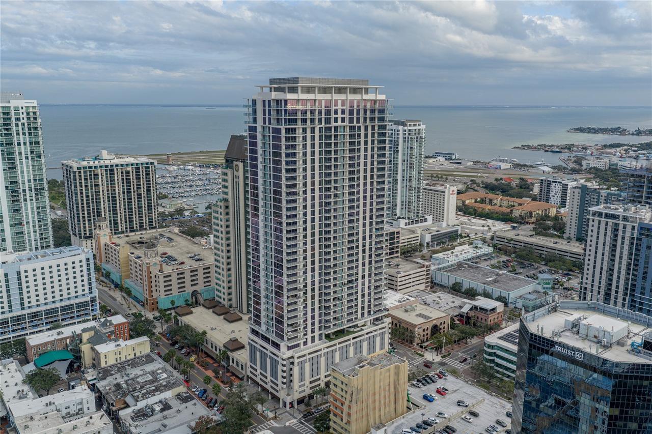 275 1st Ave. #1701, St Petersburg, FL 33701