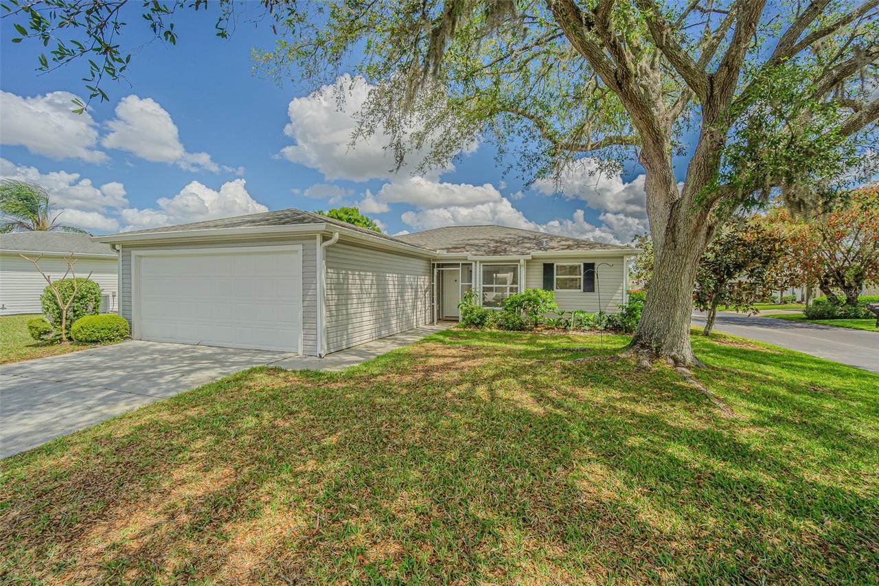 11204 Corey Pavin Ln., San Antonio, FL 33576