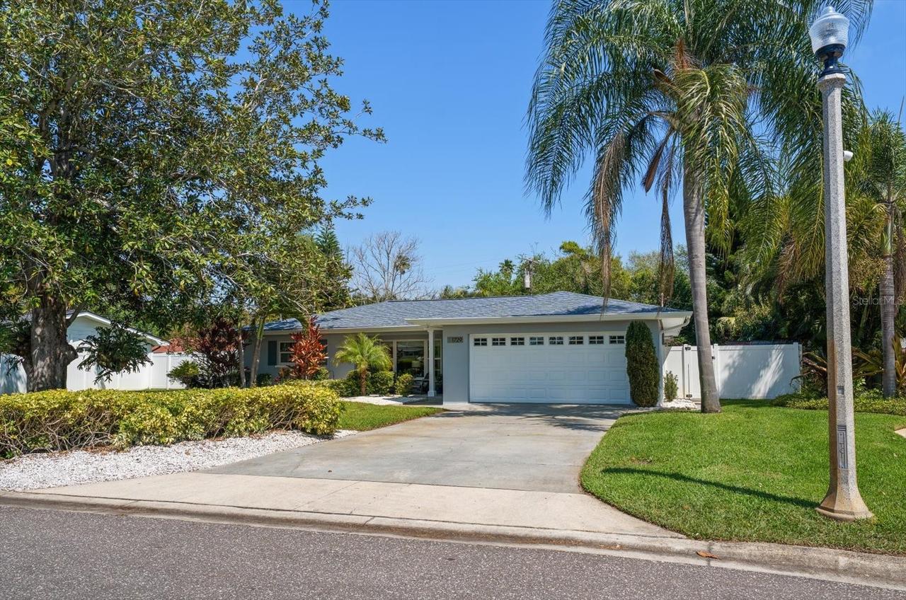 1729 Laurie Ln., Belleair, FL 33756