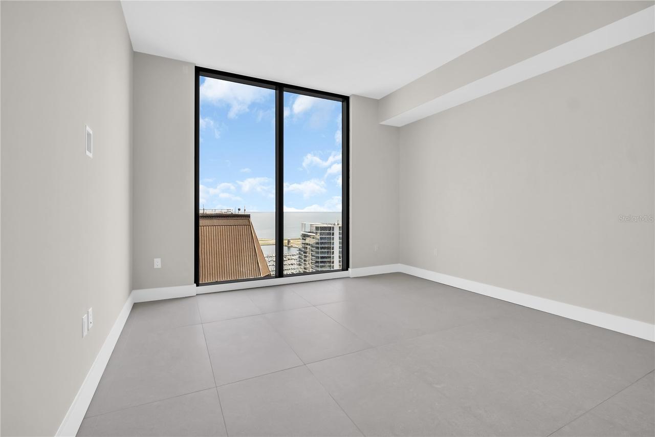 275 1st Ave. #3704, St Petersburg, FL 33701