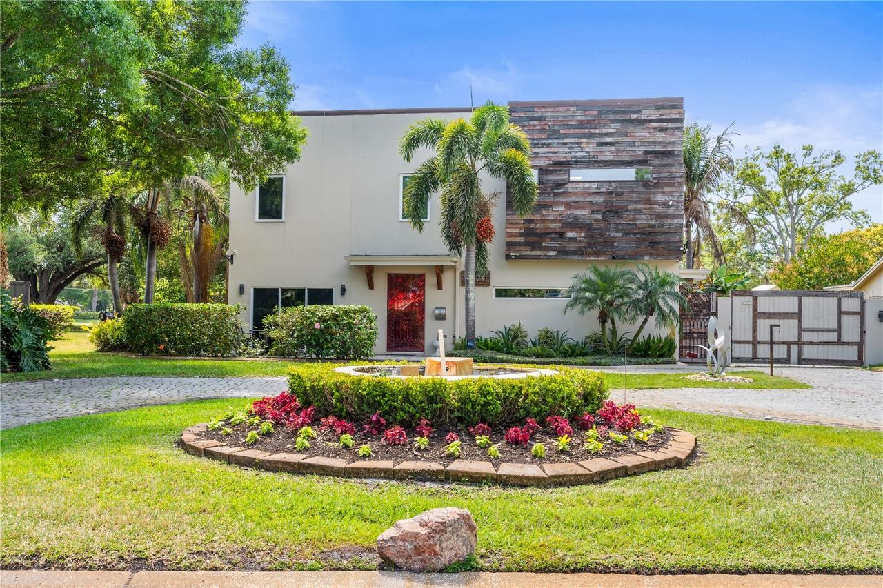 2520 Gomaz Way, St Petersburg, FL 33712