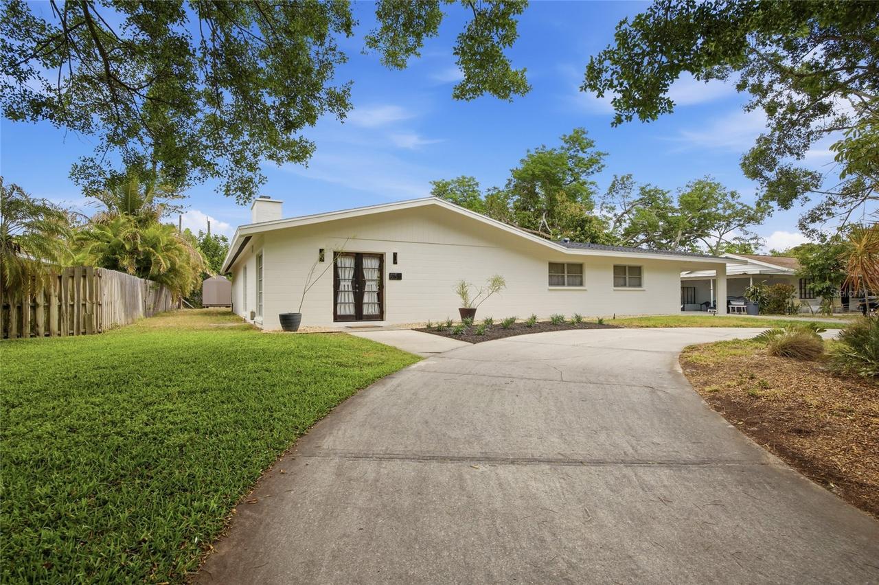 615 Fontana Ln., Bradenton, FL 34209