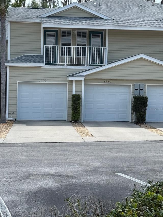 1715 Hammocks Ave., Lutz, FL 33549