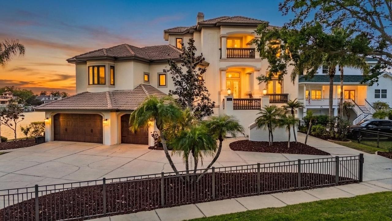 62 Central Ct., Tarpon Springs, FL 34689