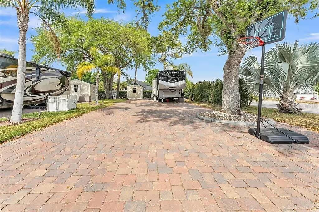 16329 Cherry Tree Ct., Clermont, FL 34714