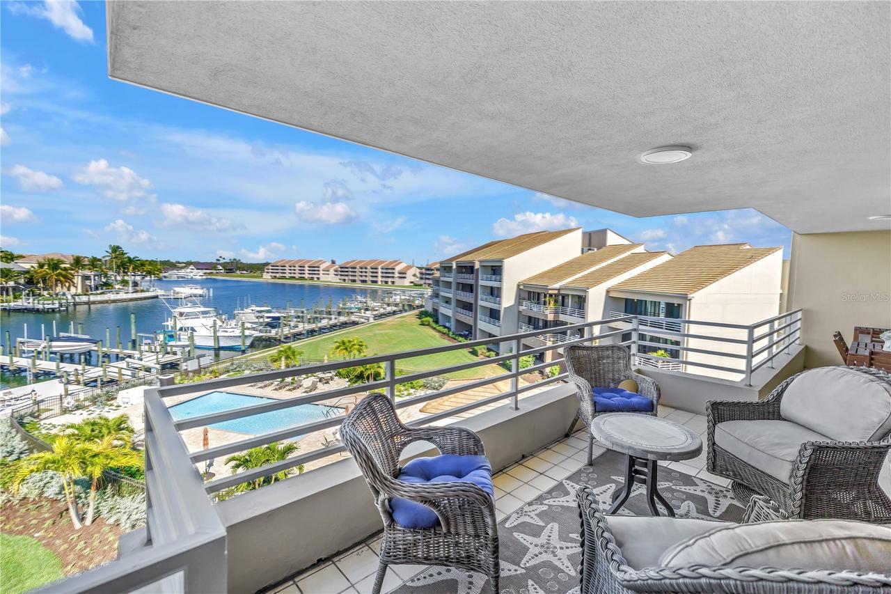 2795 Kipps Colony Dr. #305, St Petersburg, FL 33707