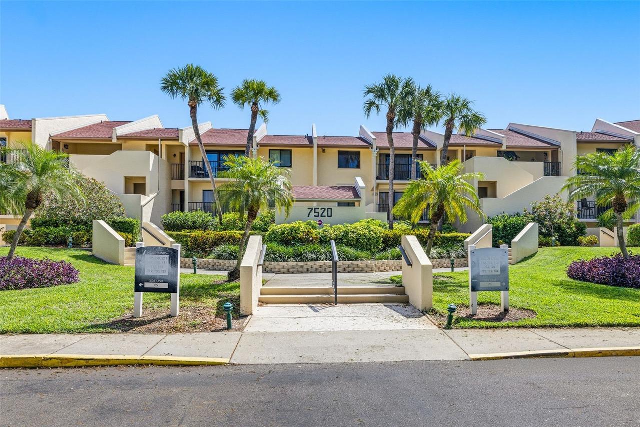 7520 Sunshine Skyway Ln. #T22, St Petersburg, FL 33711