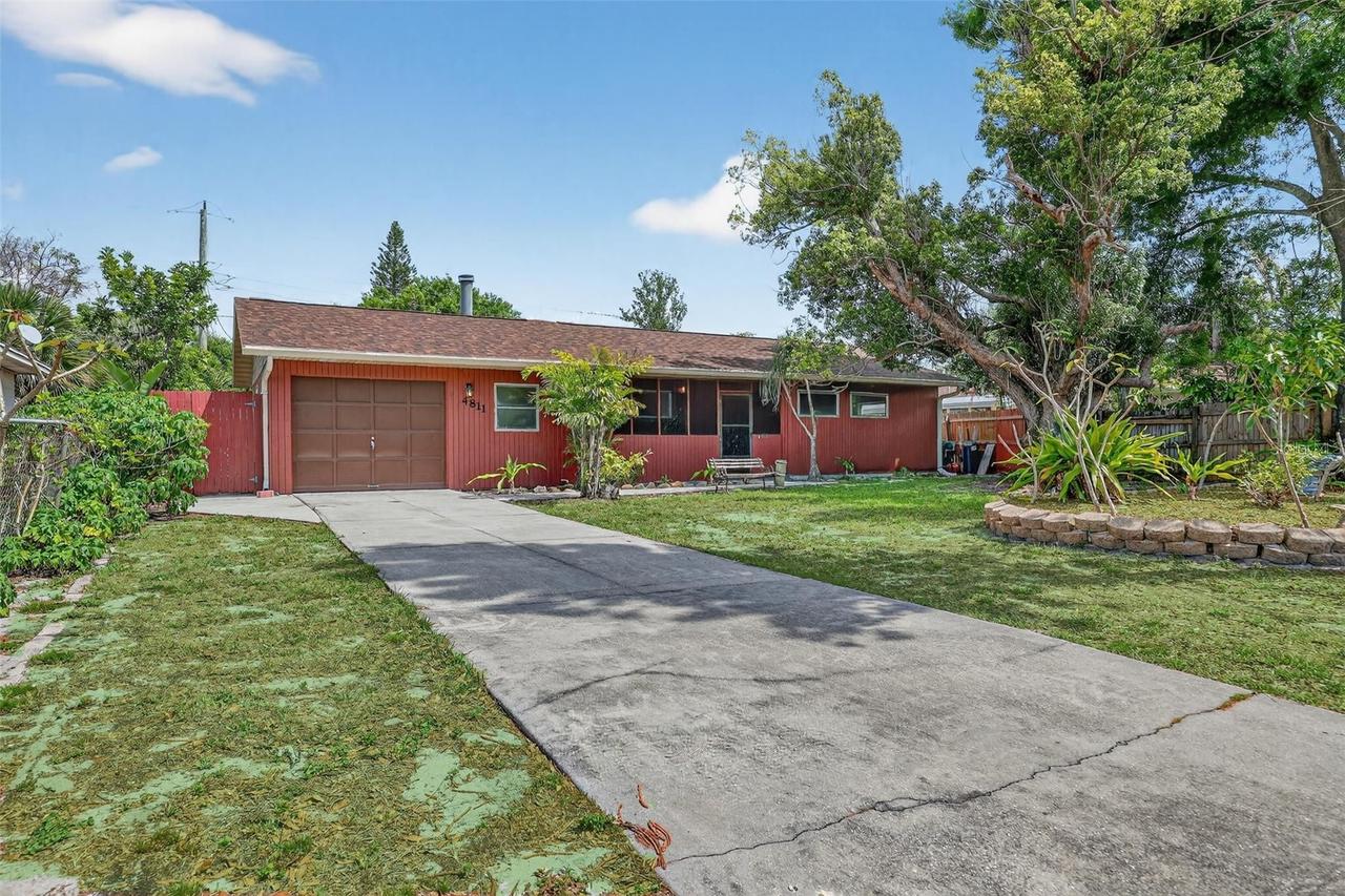 4811 22nd St., Bradenton, FL 34207