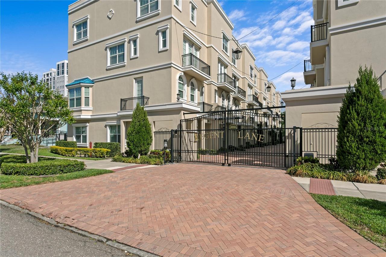 412 Regent Ln., St Petersburg, FL 33701