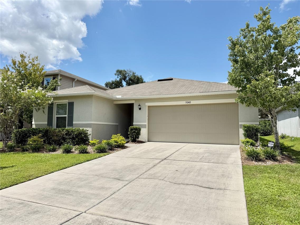 9242 Freedom Hill Dr, Seffner, FL 33584
