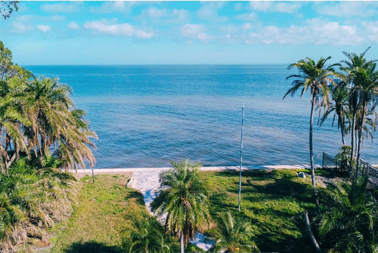 5926 Bahama Shores Dr., St Petersburg, FL 33705