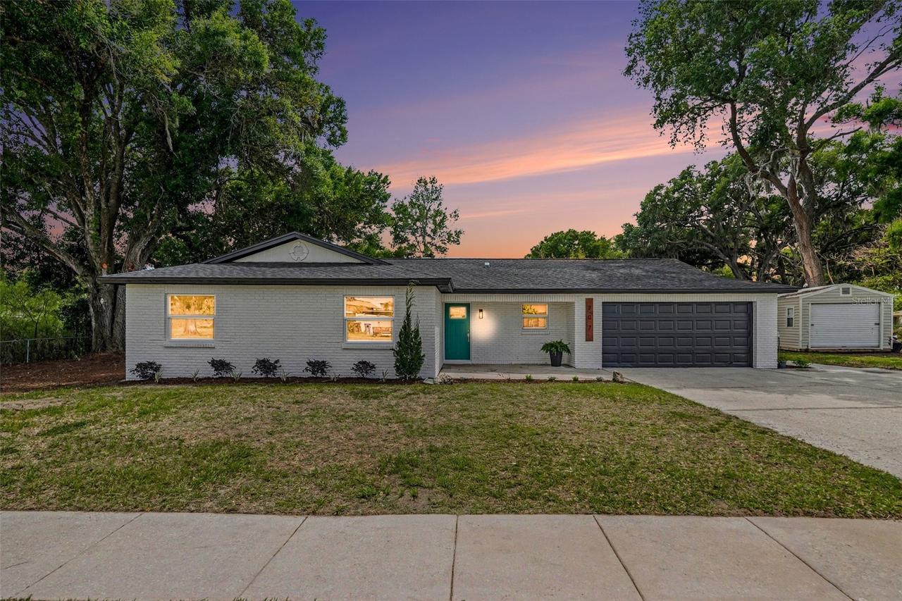 707 Queens Ct., Seffner, FL 33584