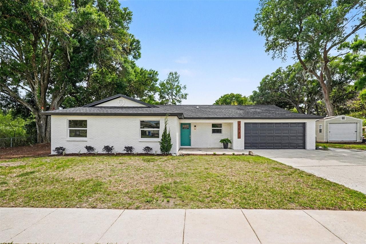 707 Queens Ct., Seffner, FL 33584