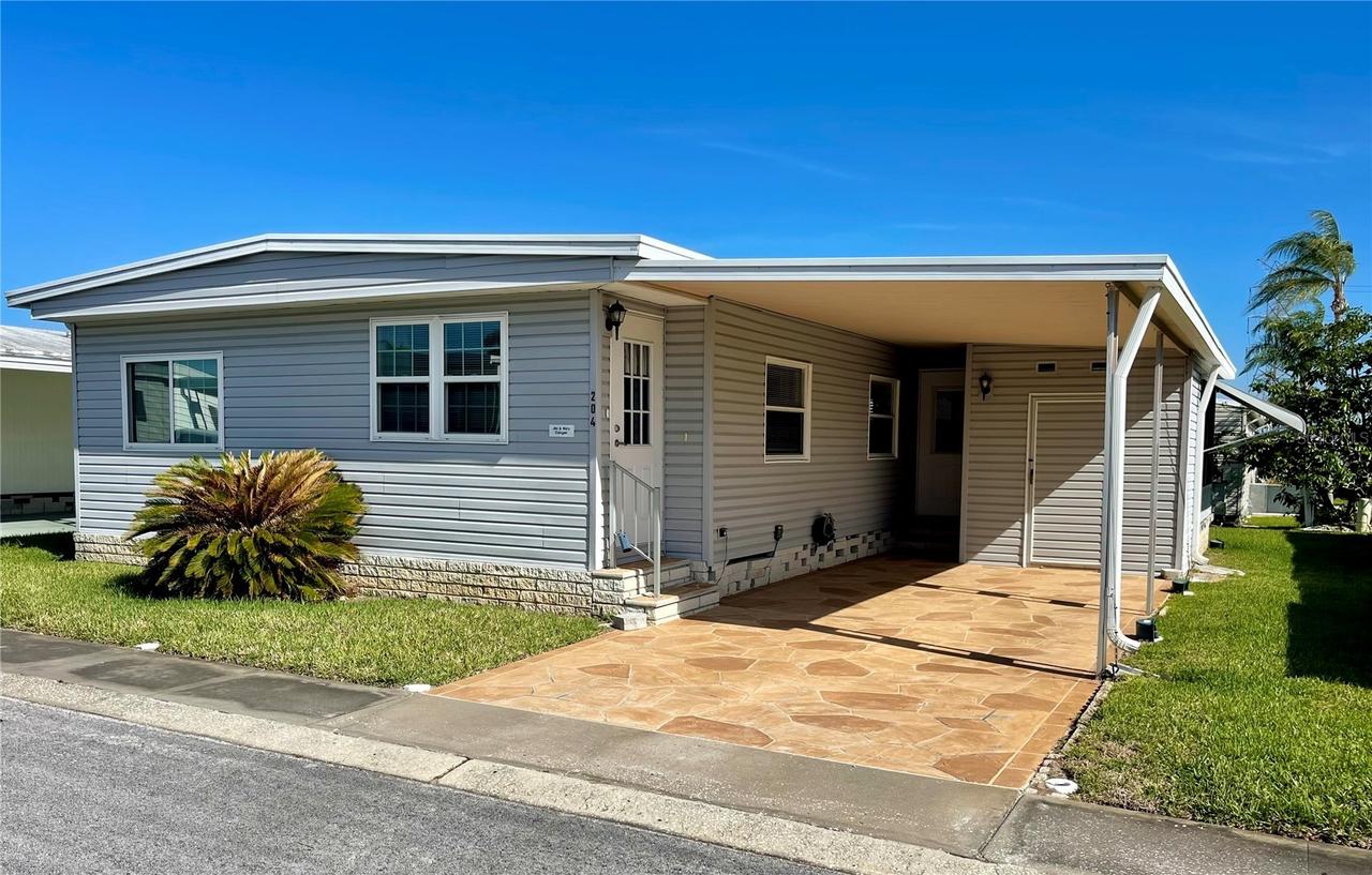 204 Red Maple Dr., Palm Harbor, FL 34684
