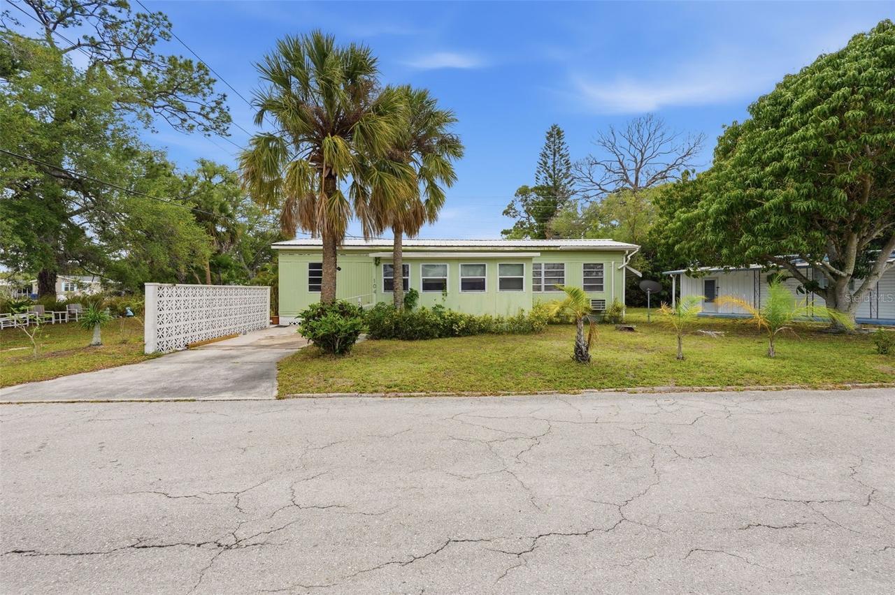 104 52nd Avenue Plz., Bradenton, FL 34207