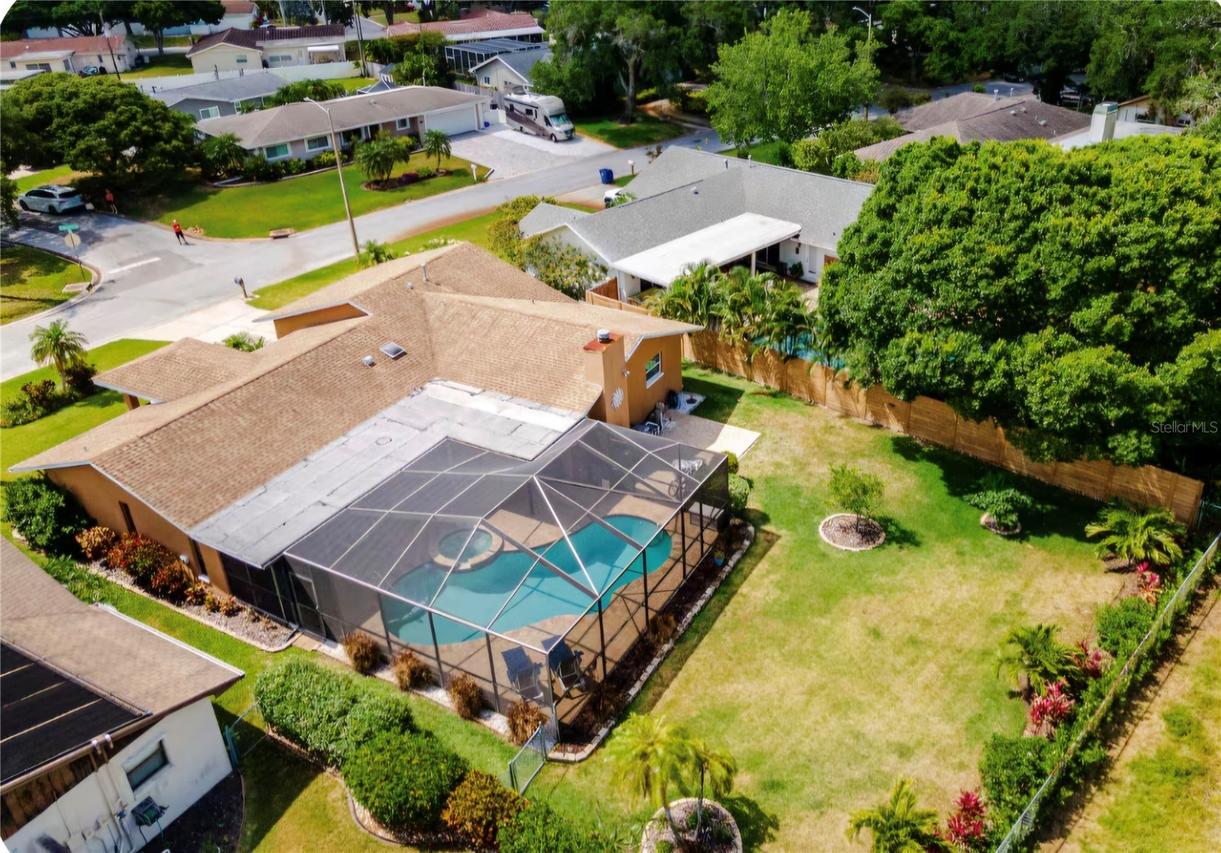 5916 Oakhurst Dr., Seminole, FL 33772