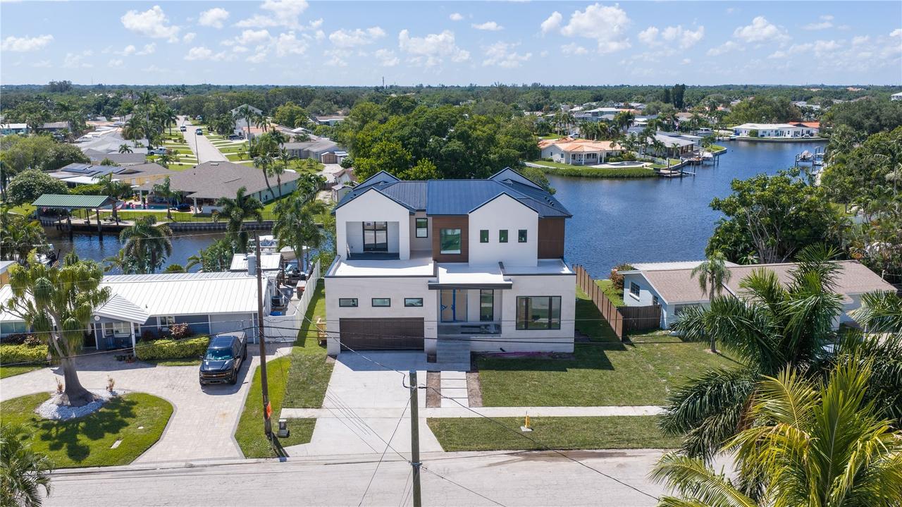 4692 Dover St., St Petersburg, FL 33703