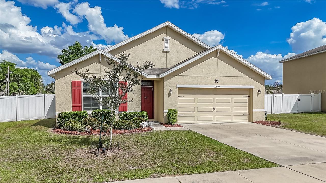 35900 Hillbrook Ave., Zephyrhills, FL 33541