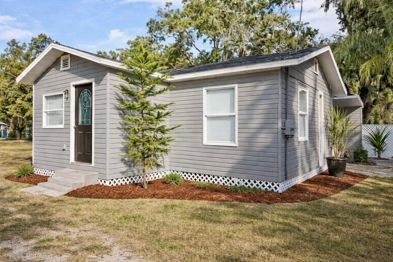 1104 E Alsobrook St., Plant City, FL 33563