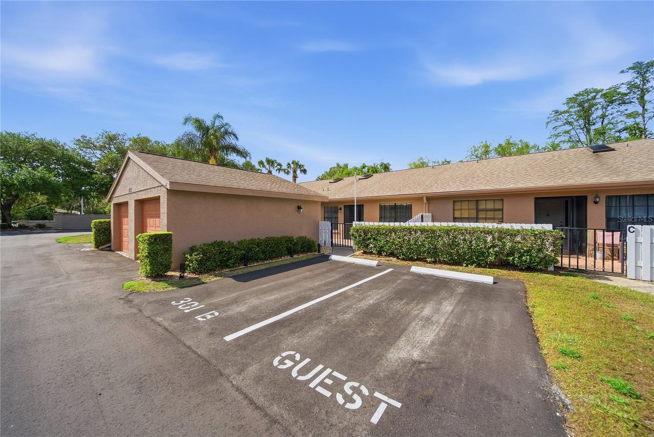 3135 Charter Club Dr. #B, Tarpon Springs, FL 34688