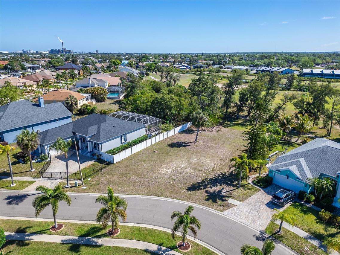 806 Greenview Dr., Apollo Beach, FL 33572