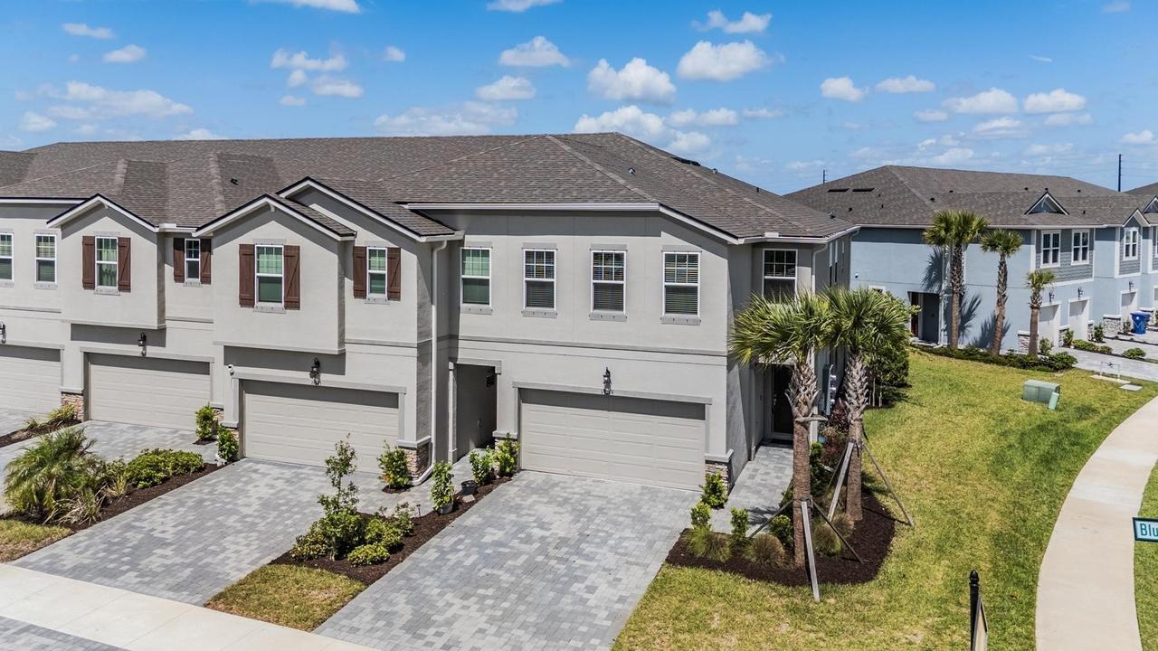 19219 Blue Pond Dr., Lutz, FL 33558