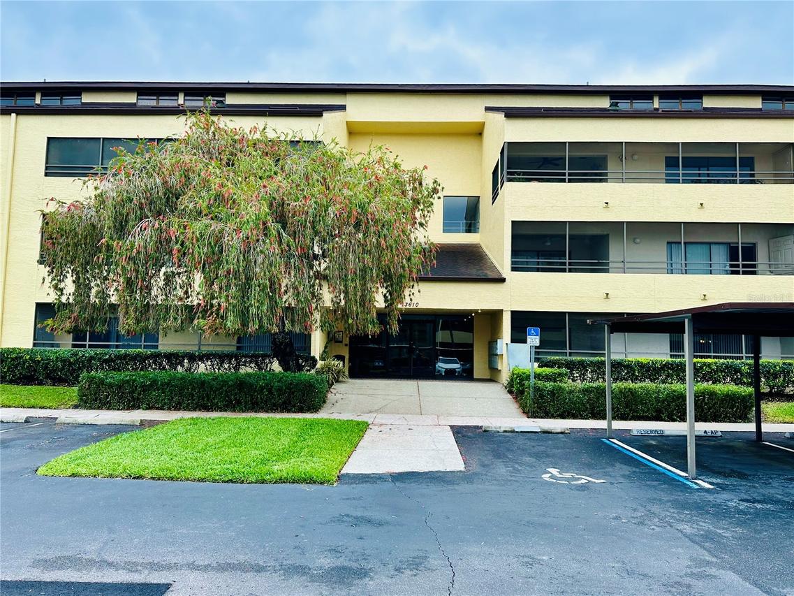 13610 S Village Dr. #4111, Tampa, FL 33618