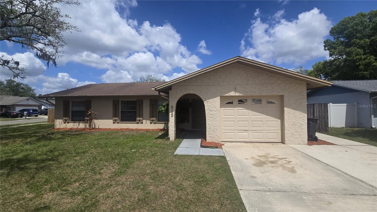 813 Senate Ct., Tampa, FL 33613
