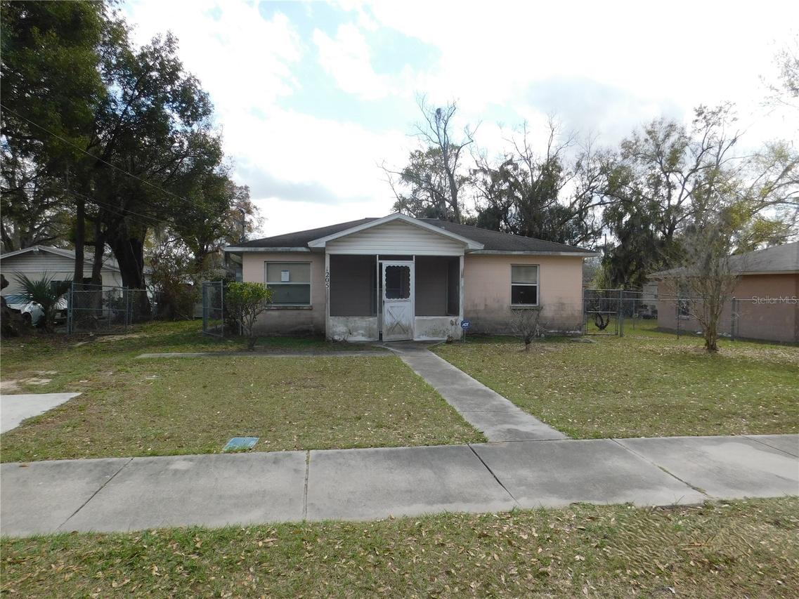 1205 E Laura St., Plant City, FL 33563