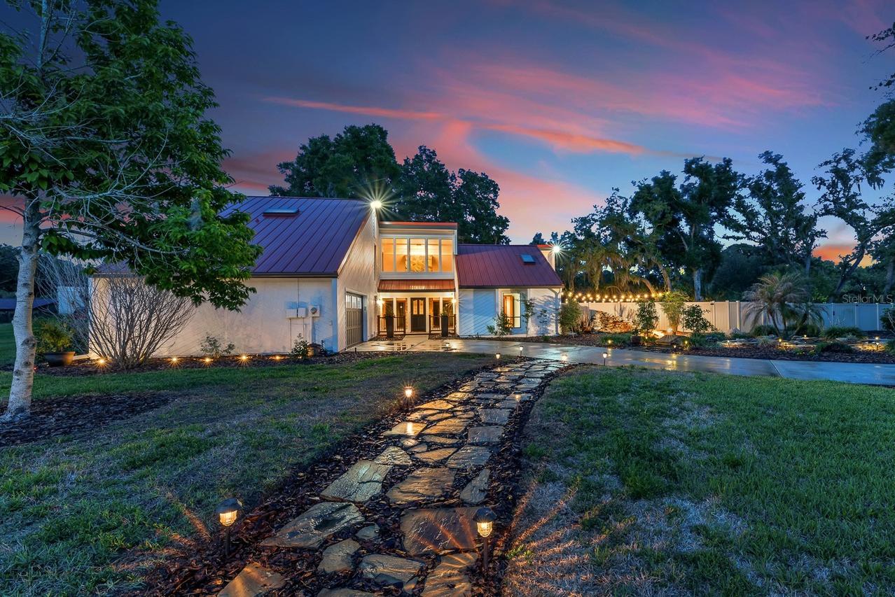 2925 Chelsea Woods Dr., Valrico, FL 33596