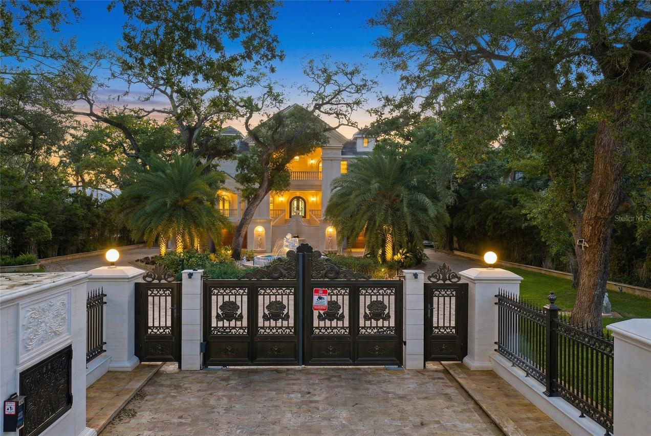 2000 Park St., St Petersburg, FL 33710