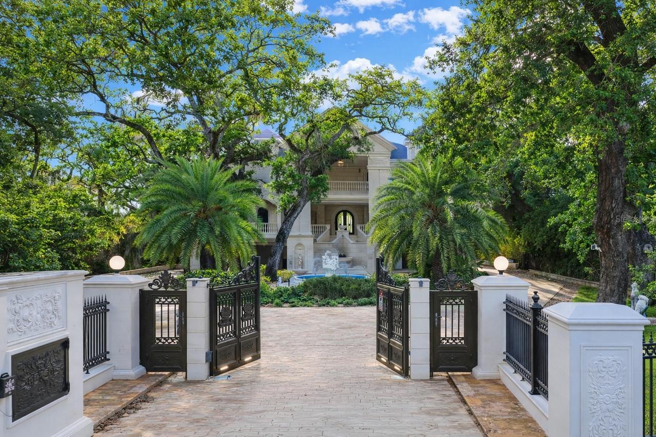 2000 Park St., St Petersburg, FL 33710