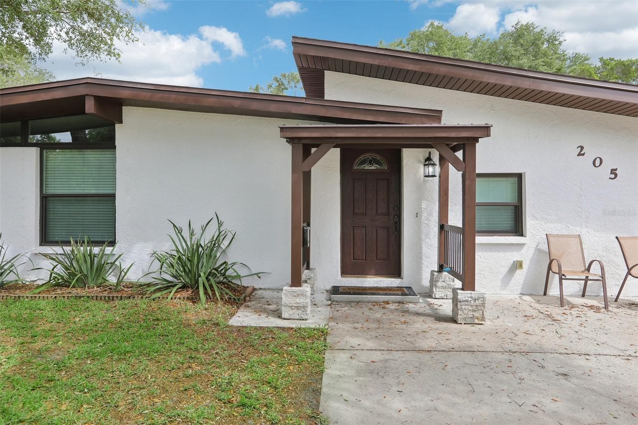 205 SE Jefferson Cir., St Petersburg, FL 33703