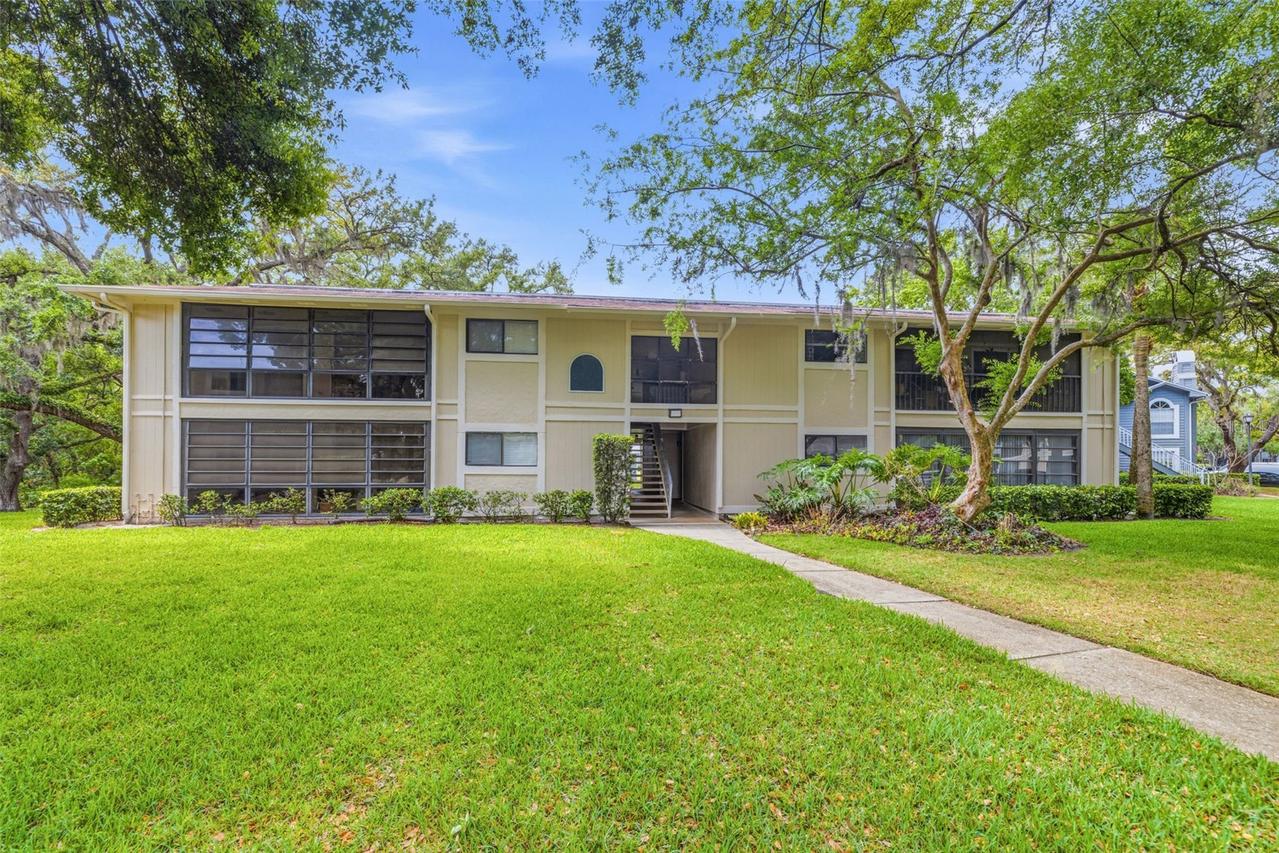 6015 Laketree Ln. #B, Temple Terrace, FL 33617