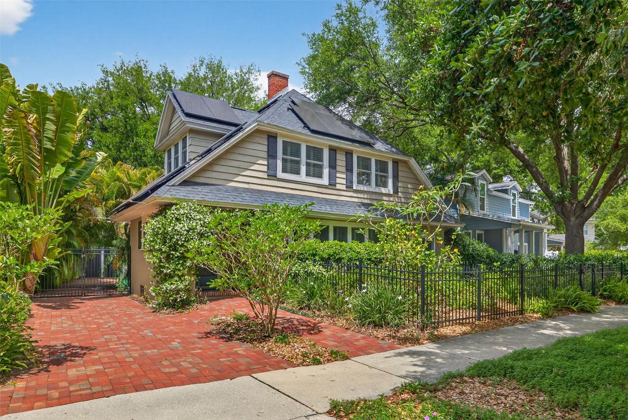 2318 Woodlawn Cir., St Petersburg, FL 33704