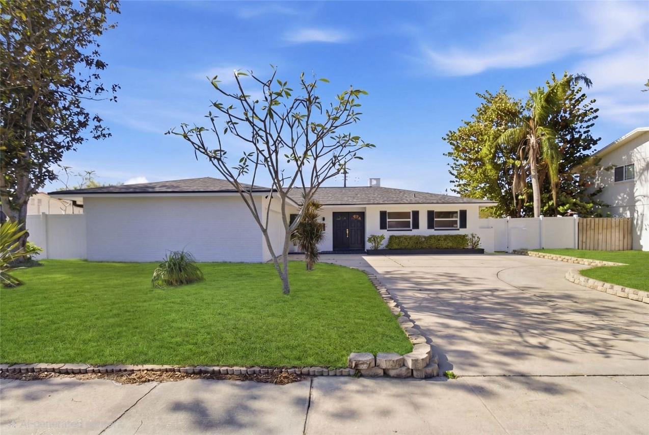 14096 Passage Way, Seminole, FL 33776