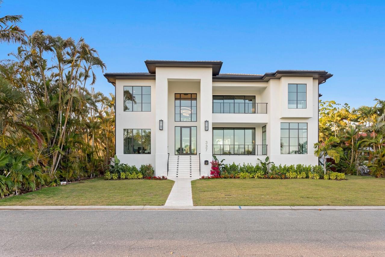 337 Coffee Pot Dr., St Petersburg, FL 33704