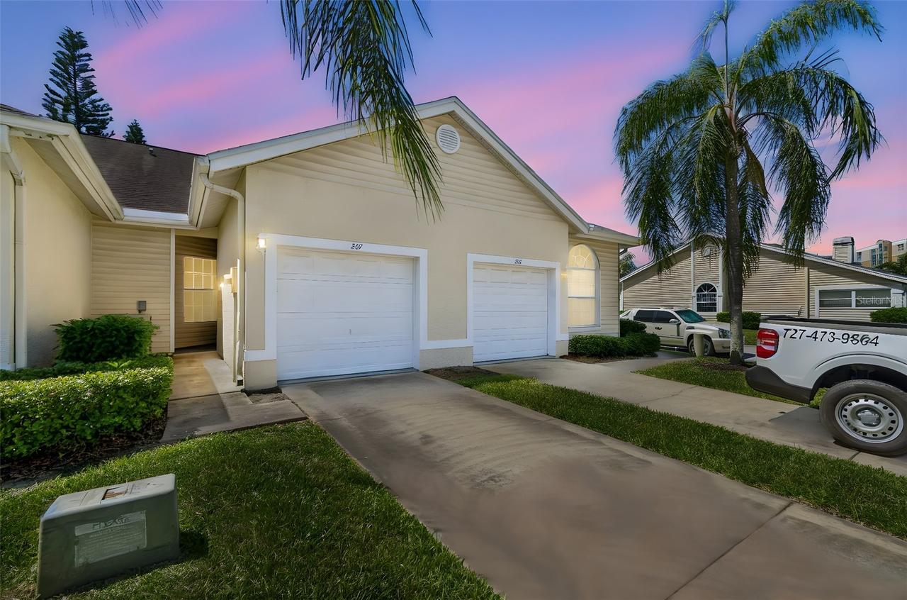 1050 Starkey Rd #207, Largo, FL 33771