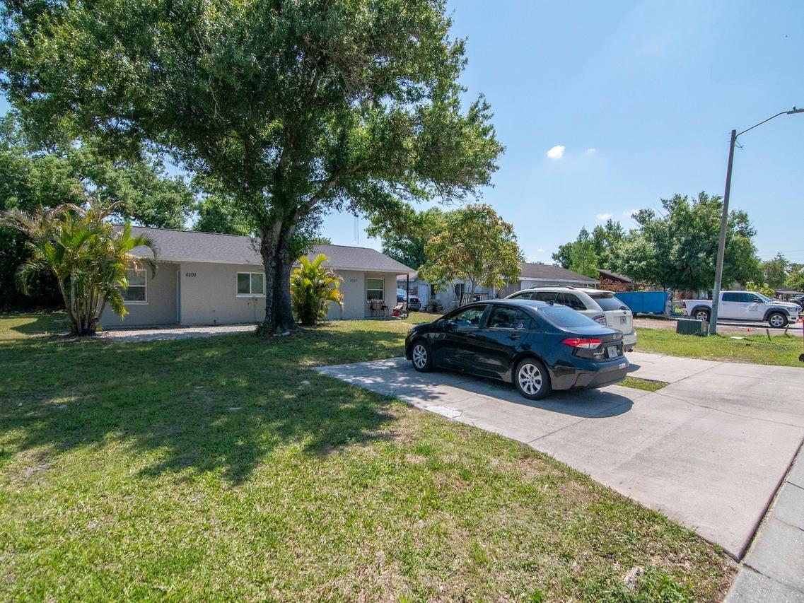 1211 62nd Ave., Bradenton, FL 34203