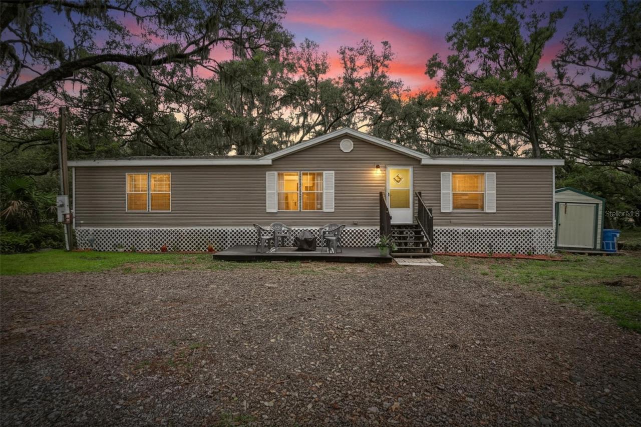 1412 Union Pacific Dr., Plant City, FL 33566