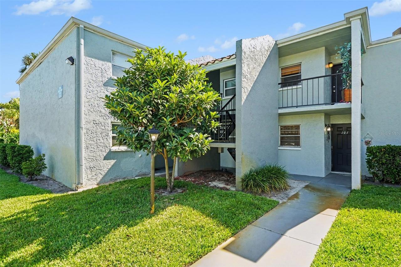 2845 Somerset Park Dr. #101, Tampa, FL 33613