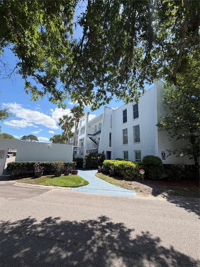 225 Country Club Dr. #C330, Largo, FL 33771